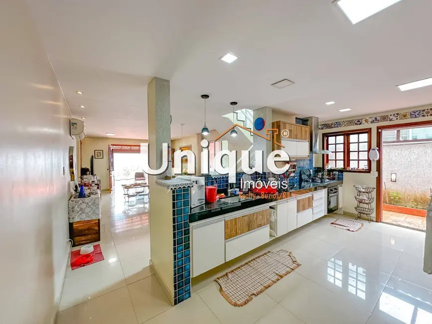 Casa com 4 quartos à venda, 262m2 em Portinho, Cabo Frio - RJ - imagem 9 Foto 9 de Casa com 4 quartos à venda, 262m2 em Portinho, Cabo Frio - RJ