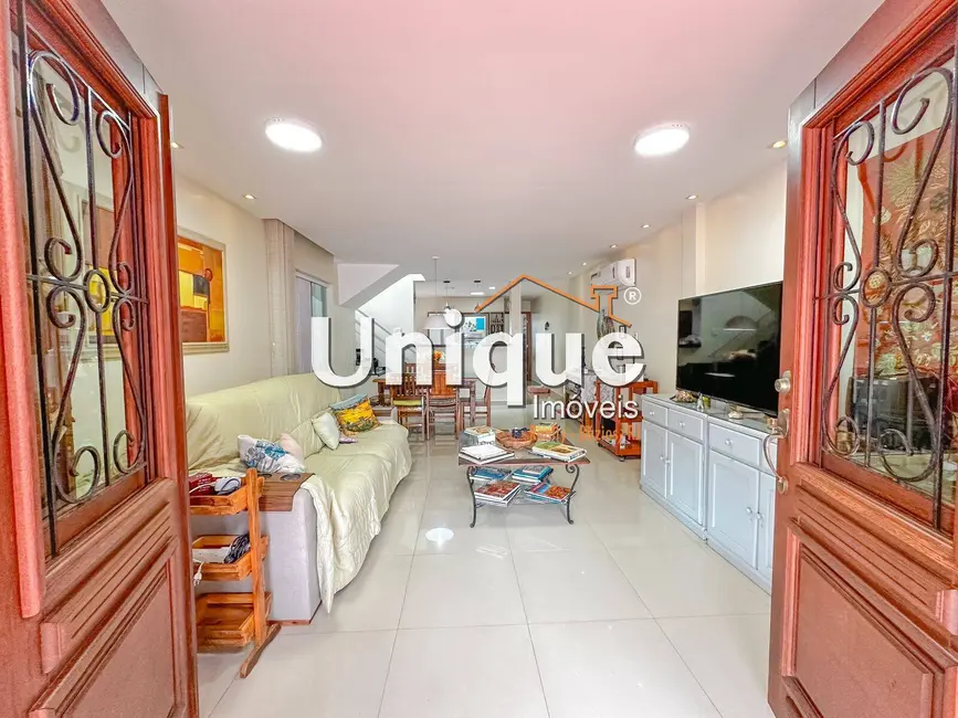 Casa com 4 quartos à venda, 262m2 em Portinho, Cabo Frio - RJ - imagem 3 Foto 3 de Casa com 4 quartos à venda, 262m2 em Portinho, Cabo Frio - RJ