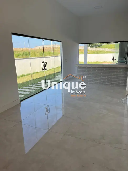 Foto 2 de Casa com 4 quartos à venda, 450m2 em Balneário São Pedro, Sao Pedro Da Aldeia - RJ