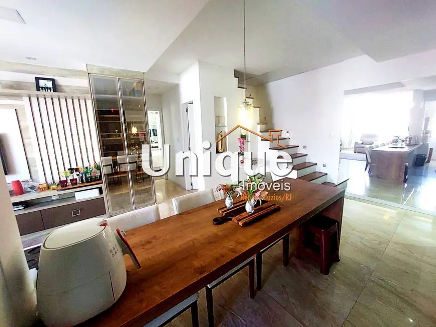 Foto 3 de Cobertura com 3 quartos à venda, 220m2 em Centro, Cabo Frio - RJ