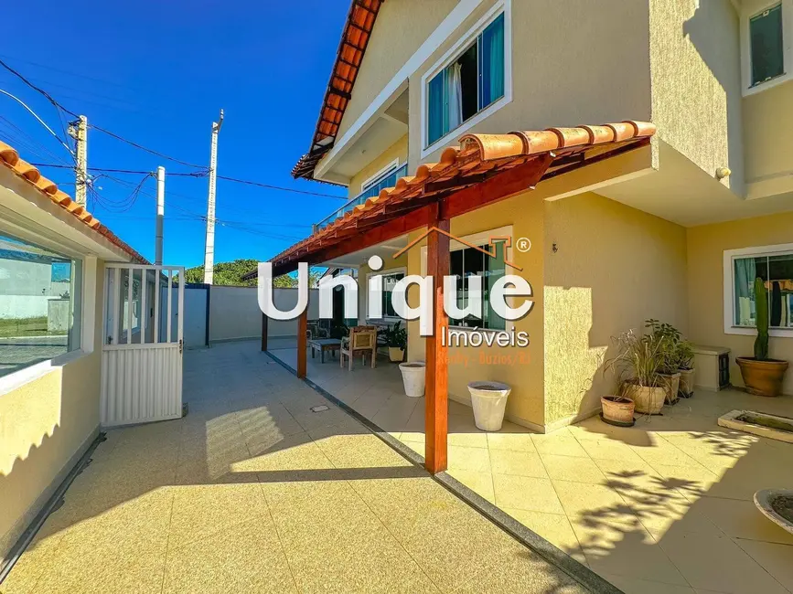 Casa com 4 quartos à venda, 300m2 em Cabo Frio - RJ - imagem 3 Foto 3 de Casa com 4 quartos à venda, 300m2 em Cabo Frio - RJ