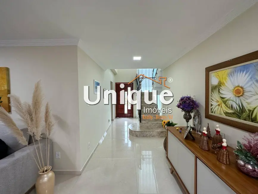 Casa com 4 quartos à venda, 252m2 em Nova São Pedro, Sao Pedro Da Aldeia - RJ - imagem 6 Foto 6 de Casa com 4 quartos à venda, 252m2 em Nova São Pedro, Sao Pedro Da Aldeia - RJ