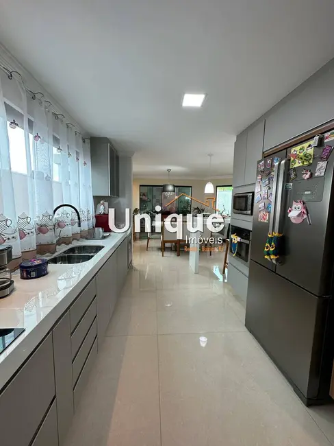 Casa com 4 quartos à venda, 252m2 em Nova São Pedro, Sao Pedro Da Aldeia - RJ - imagem 8 Foto 8 de Casa com 4 quartos à venda, 252m2 em Nova São Pedro, Sao Pedro Da Aldeia - RJ