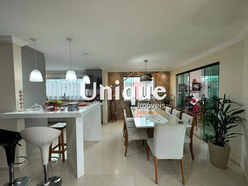 Casa com 4 quartos à venda, 252m2 em Nova São Pedro, Sao Pedro Da Aldeia - RJ - imagem 4 Foto 4 de Casa com 4 quartos à venda, 252m2 em Nova São Pedro, Sao Pedro Da Aldeia - RJ