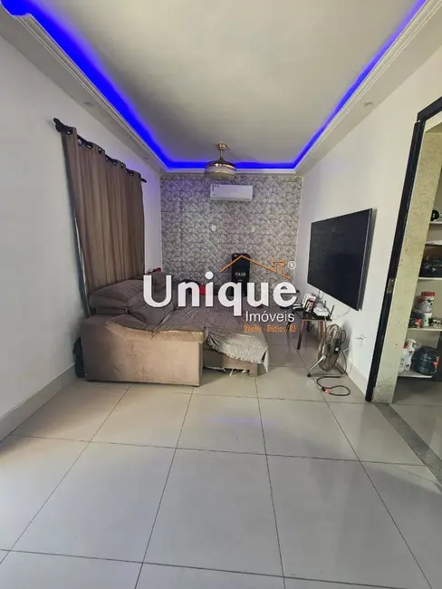 Foto 2 de Casa com 5 quartos à venda e para alugar, 360m2 em Parque Burle, Cabo Frio - RJ