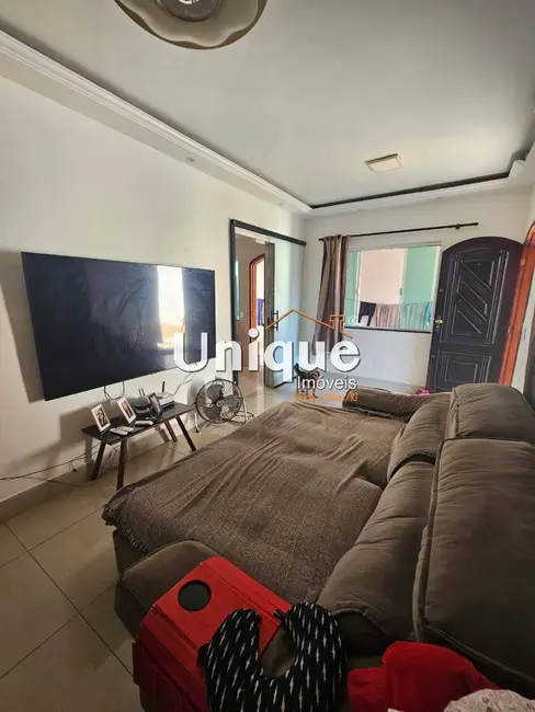 Foto 4 de Casa com 5 quartos à venda e para alugar, 360m2 em Parque Burle, Cabo Frio - RJ
