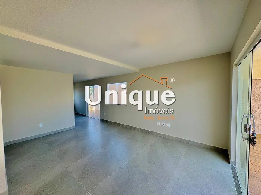 Casa com 4 quartos à venda, 220m2 em Cabo Frio - RJ - imagem 4 Foto 4 de Casa com 4 quartos à venda, 220m2 em Cabo Frio - RJ