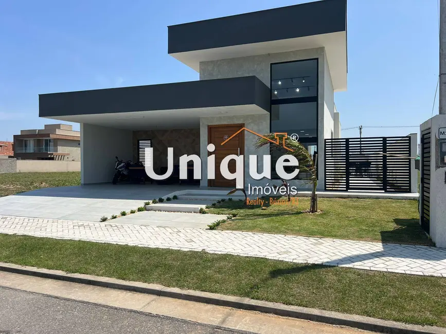 Foto 1 de Casa com 3 quartos à venda, 360m2 em Ogiva, Cabo Frio - RJ