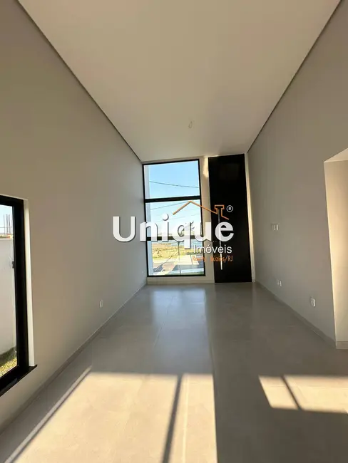 Foto 2 de Casa com 3 quartos à venda, 252m2 em Nova São Pedro, Sao Pedro Da Aldeia - RJ