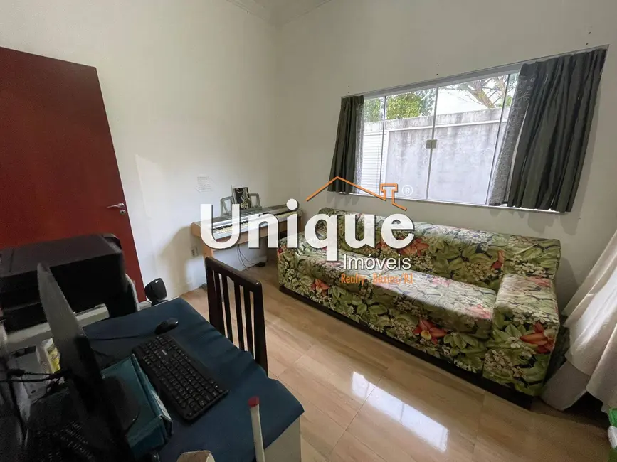 Casa com 4 quartos à venda, 200m2 em Jardim Flamboyant, Cabo Frio - RJ - imagem 7 Foto 7 de Casa com 4 quartos à venda, 200m2 em Jardim Flamboyant, Cabo Frio - RJ