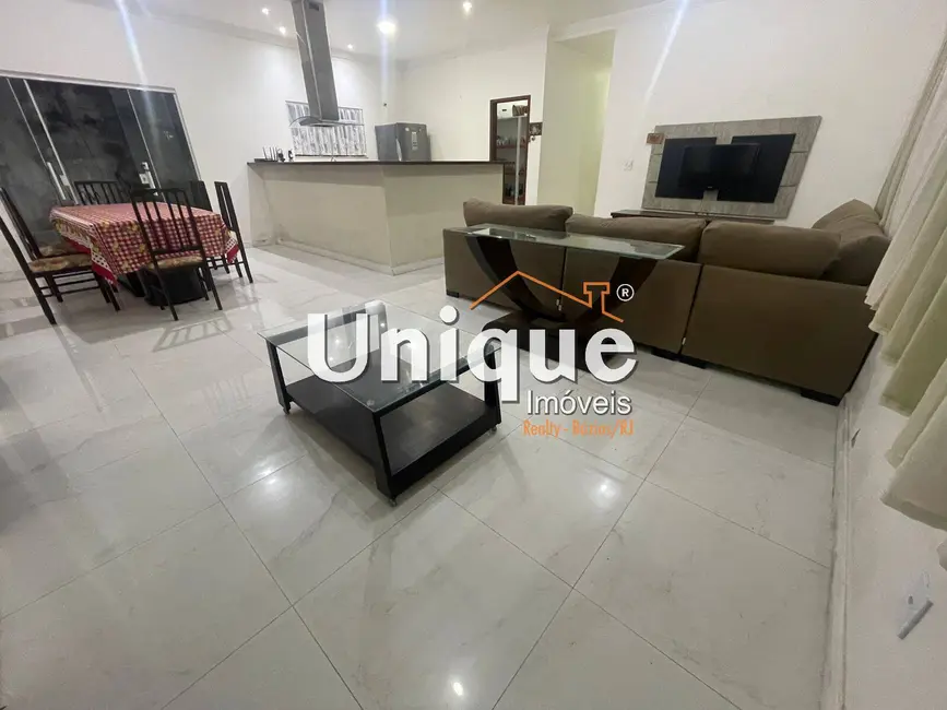 Casa com 4 quartos à venda, 200m2 em Jardim Flamboyant, Cabo Frio - RJ - imagem 3 Foto 3 de Casa com 4 quartos à venda, 200m2 em Jardim Flamboyant, Cabo Frio - RJ