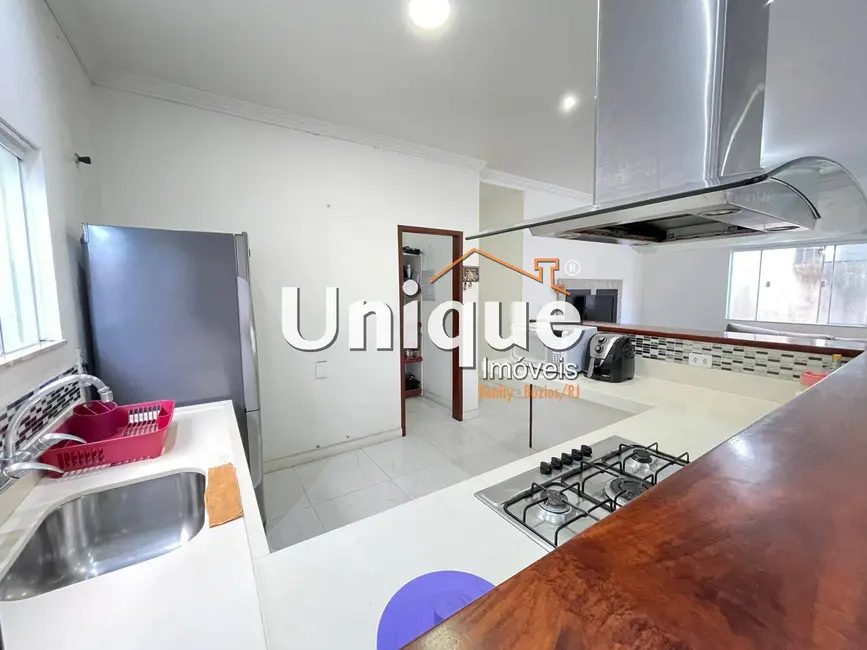 Casa com 4 quartos à venda, 200m2 em Jardim Flamboyant, Cabo Frio - RJ - imagem 5 Foto 5 de Casa com 4 quartos à venda, 200m2 em Jardim Flamboyant, Cabo Frio - RJ