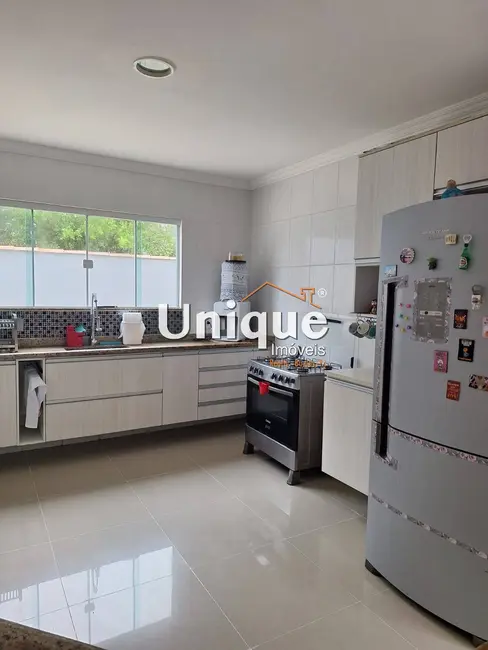 Foto 5 de Casa com 5 quartos à venda, 392m2 em Cabo Frio - RJ