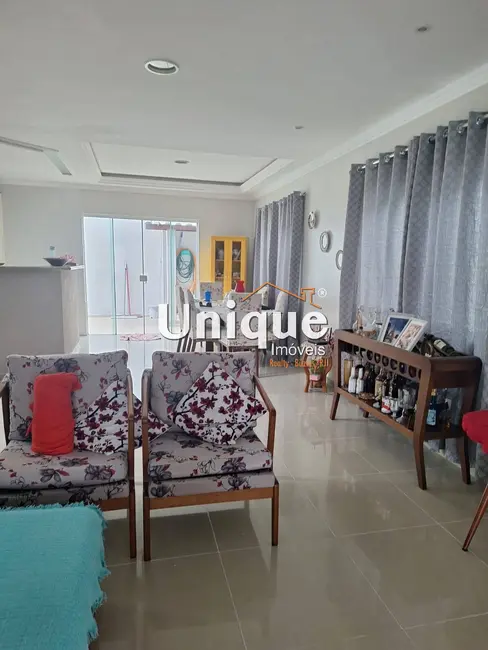 Foto 4 de Casa com 5 quartos à venda, 392m2 em Cabo Frio - RJ