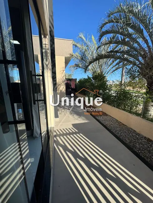 Foto 8 de Casa com 3 quartos à venda, 425m2 em Cabo Frio - RJ