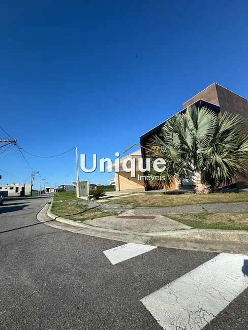 Foto 2 de Casa com 3 quartos à venda, 425m2 em Cabo Frio - RJ