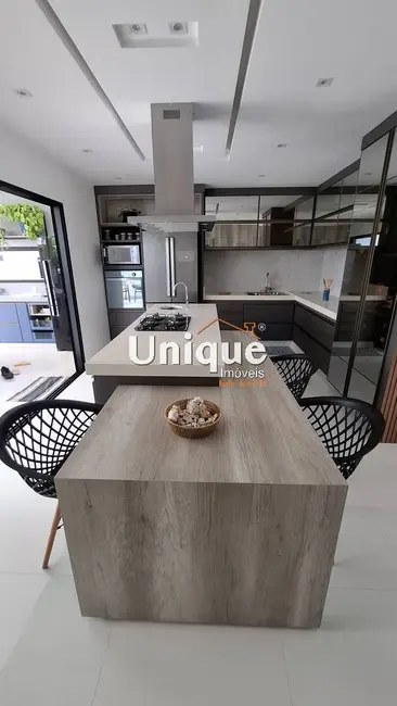 Casa com 3 quartos à venda, 360m2 em Nova São Pedro, Sao Pedro Da Aldeia - RJ - imagem 9 Foto 9 de Casa com 3 quartos à venda, 360m2 em Nova São Pedro, Sao Pedro Da Aldeia - RJ