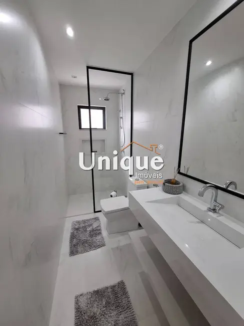 Casa com 3 quartos à venda, 360m2 em Nova São Pedro, Sao Pedro Da Aldeia - RJ - imagem 8 Foto 8 de Casa com 3 quartos à venda, 360m2 em Nova São Pedro, Sao Pedro Da Aldeia - RJ