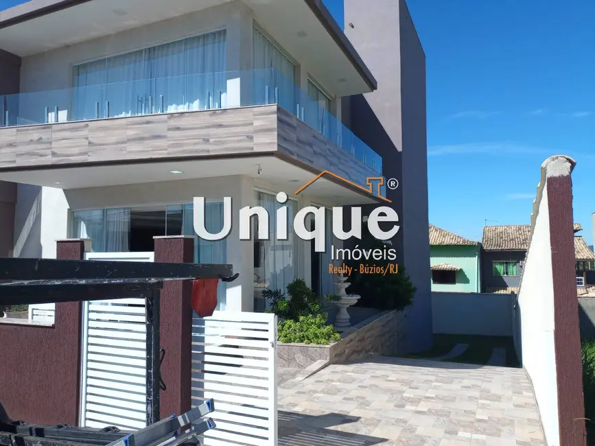 Foto 1 de Casa com 4 quartos à venda e para alugar, 300m2 em Peró, Cabo Frio - RJ