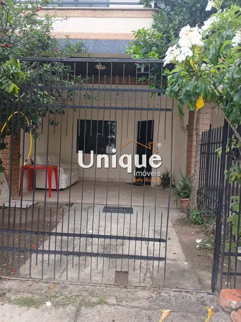 Foto 2 de Casa com 3 quartos à venda, 114m2 em Parque Burle, Cabo Frio - RJ