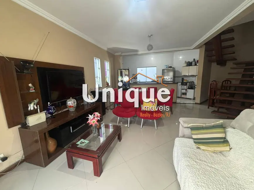 Foto 3 de Casa com 4 quartos à venda, 142m2 em Cabo Frio - RJ