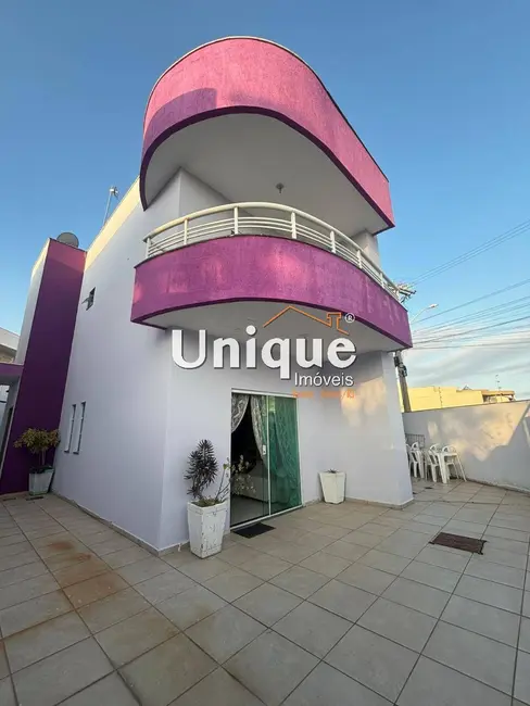 Foto 1 de Casa com 4 quartos à venda, 142m2 em Cabo Frio - RJ