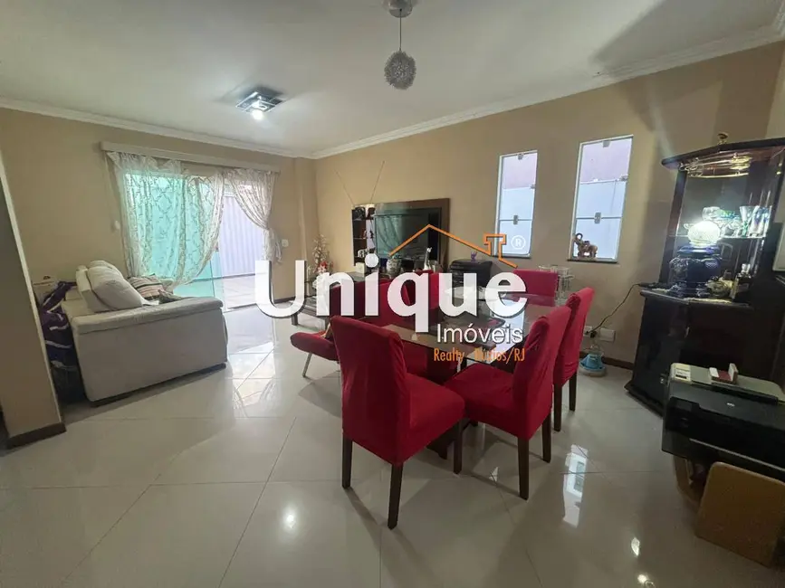 Foto 2 de Casa com 4 quartos à venda, 142m2 em Cabo Frio - RJ