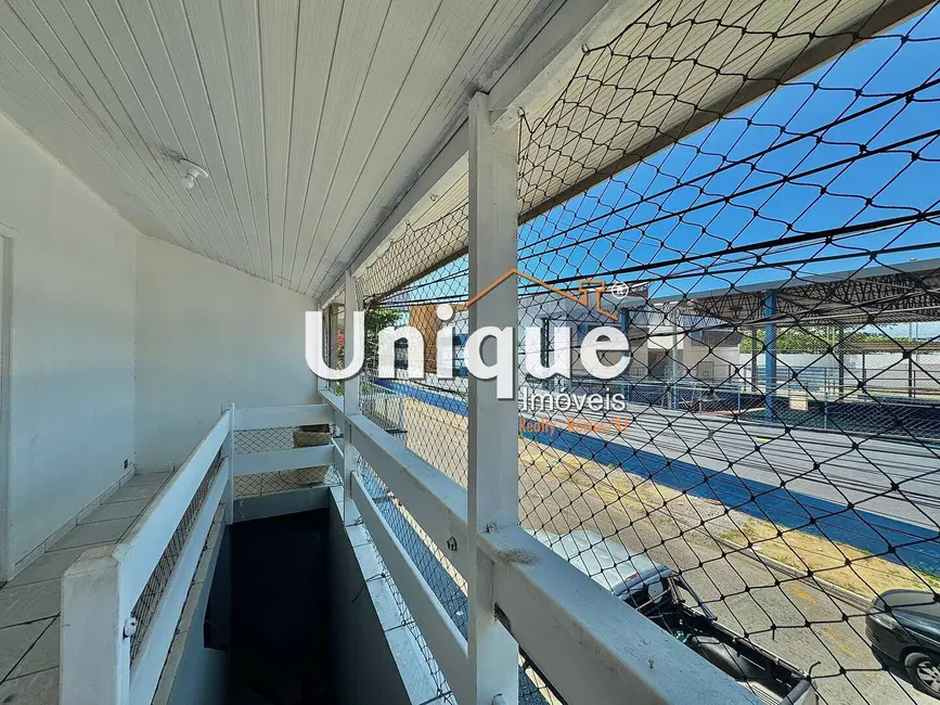 Foto 2 de Casa com 4 quartos à venda, 225m2 em Parque Burle, Cabo Frio - RJ