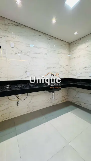 Foto 6 de Casa com 2 quartos à venda, 67m2 em Cabo Frio - RJ