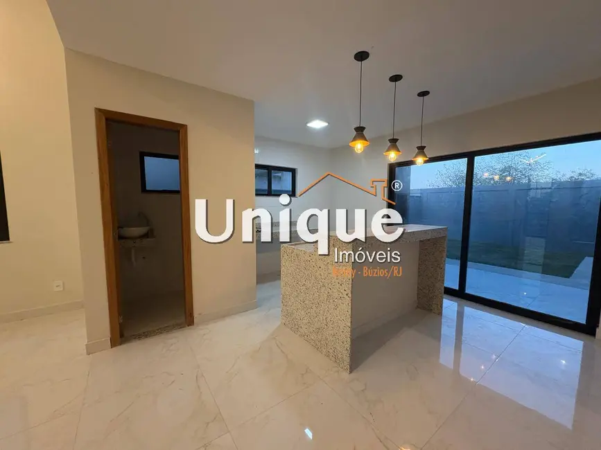 Casa com 3 quartos à venda, 252m2 em Nova São Pedro, Sao Pedro Da Aldeia - RJ - imagem 3 Foto 3 de Casa com 3 quartos à venda, 252m2 em Nova São Pedro, Sao Pedro Da Aldeia - RJ