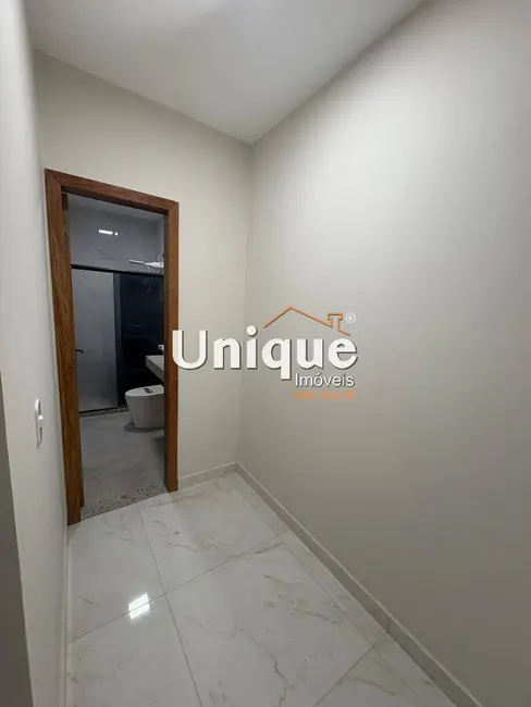 Casa com 3 quartos à venda, 252m2 em Nova São Pedro, Sao Pedro Da Aldeia - RJ - imagem 8 Foto 8 de Casa com 3 quartos à venda, 252m2 em Nova São Pedro, Sao Pedro Da Aldeia - RJ