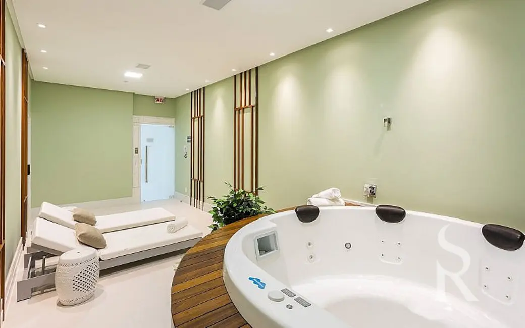 Foto 4 de Apartamento com 3 quartos para alugar, 139m2 em Centro, Balneario Camboriu - SC