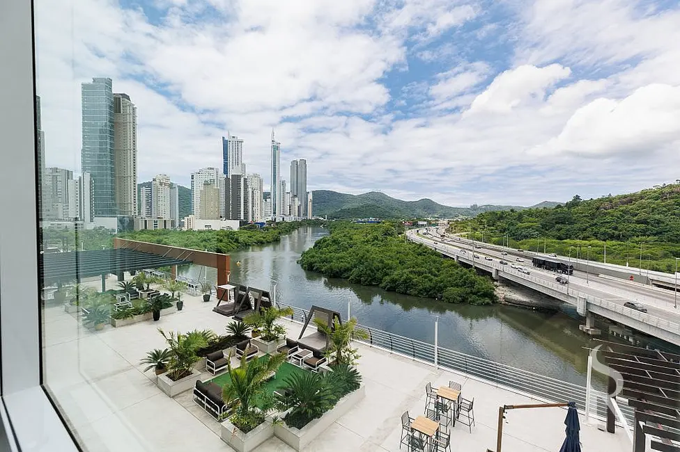 Apartamento com 3 quartos à venda, 167m2 em Centro, Balneario Camboriu - SC - imagem 8 Foto 8 de Apartamento com 3 quartos à venda, 167m2 em Centro, Balneario Camboriu - SC