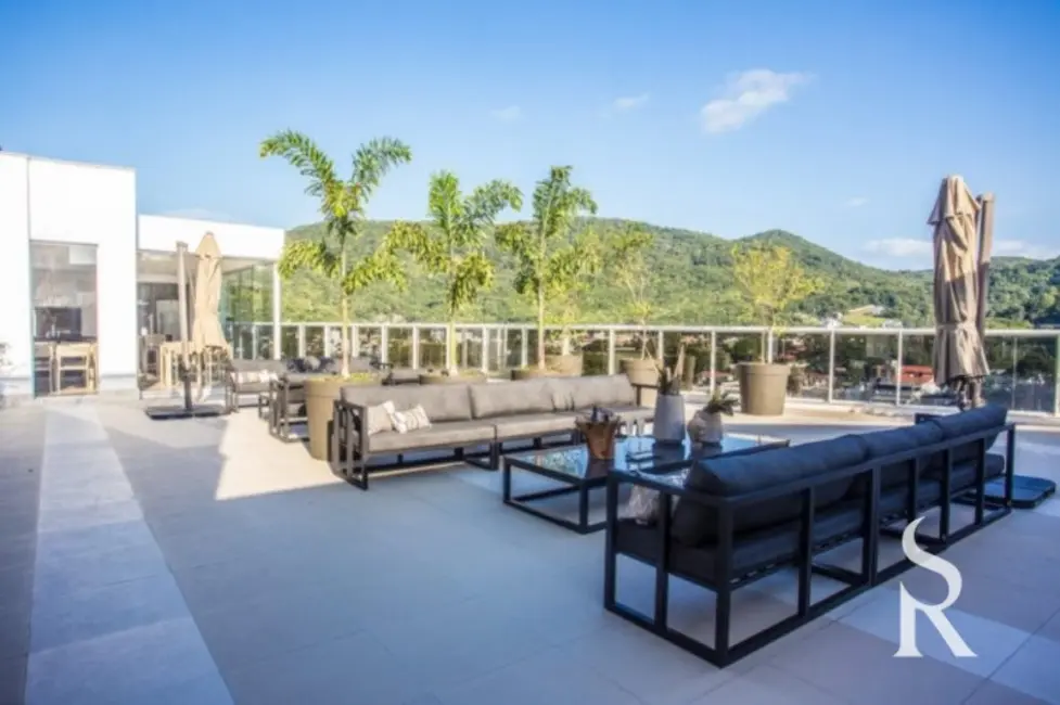 Apartamento com 4 quartos para alugar, 237m2 em Centro, Balneario Camboriu - SC - imagem 6 Foto 6 de Apartamento com 4 quartos para alugar, 237m2 em Centro, Balneario Camboriu - SC
