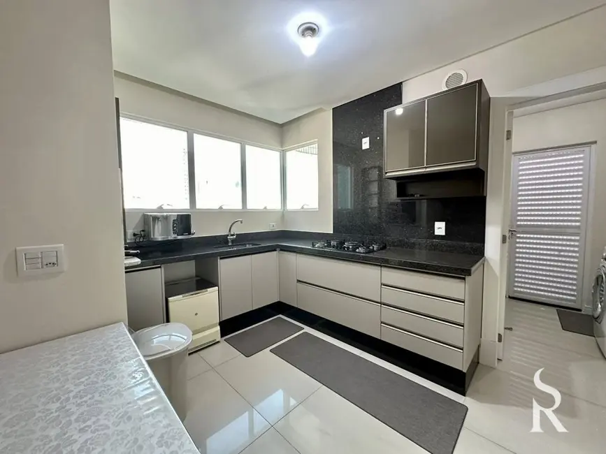 Apartamento com 4 quartos para alugar, 200m2 em Centro, Balneario Camboriu - SC - imagem 7 Foto 7 de Apartamento com 4 quartos para alugar, 200m2 em Centro, Balneario Camboriu - SC
