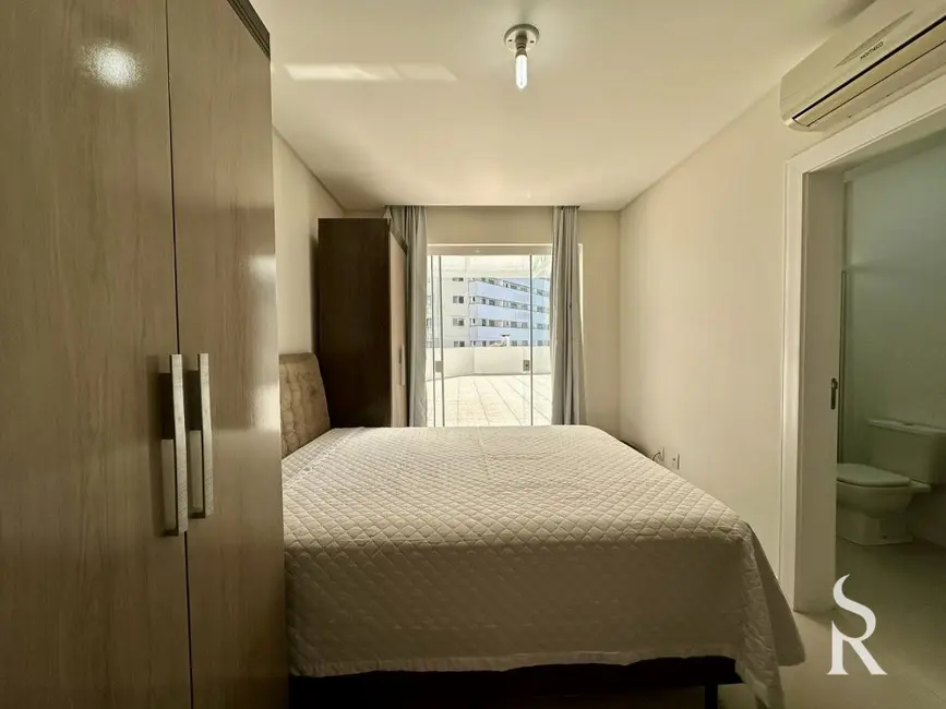 Apartamento com 4 quartos para alugar, 200m2 em Centro, Balneario Camboriu - SC - imagem 9 Foto 9 de Apartamento com 4 quartos para alugar, 200m2 em Centro, Balneario Camboriu - SC
