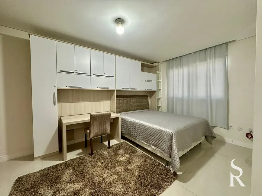 Apartamento com 4 quartos para alugar, 200m2 em Centro, Balneario Camboriu - SC - imagem 8 Foto 8 de Apartamento com 4 quartos para alugar, 200m2 em Centro, Balneario Camboriu - SC