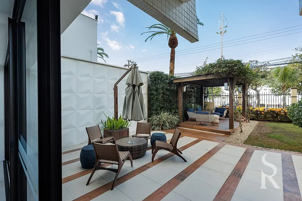 Apartamento com 3 quartos para alugar, 195m2 em Centro, Balneario Camboriu - SC - imagem 4 Foto 4 de Apartamento com 3 quartos para alugar, 195m2 em Centro, Balneario Camboriu - SC