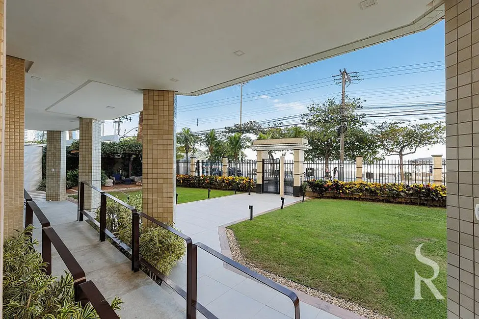 Apartamento com 3 quartos para alugar, 195m2 em Centro, Balneario Camboriu - SC - imagem 6 Foto 6 de Apartamento com 3 quartos para alugar, 195m2 em Centro, Balneario Camboriu - SC