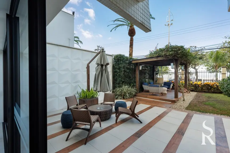 Apartamento com 3 quartos para alugar, 195m2 em Centro, Balneario Camboriu - SC - imagem 4 Foto 4 de Apartamento com 3 quartos para alugar, 195m2 em Centro, Balneario Camboriu - SC