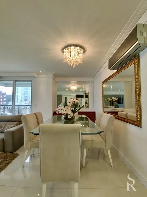 Apartamento com 3 quartos para alugar, 152m2 em Centro, Balneario Camboriu - SC - imagem 7 Foto 7 de Apartamento com 3 quartos para alugar, 152m2 em Centro, Balneario Camboriu - SC