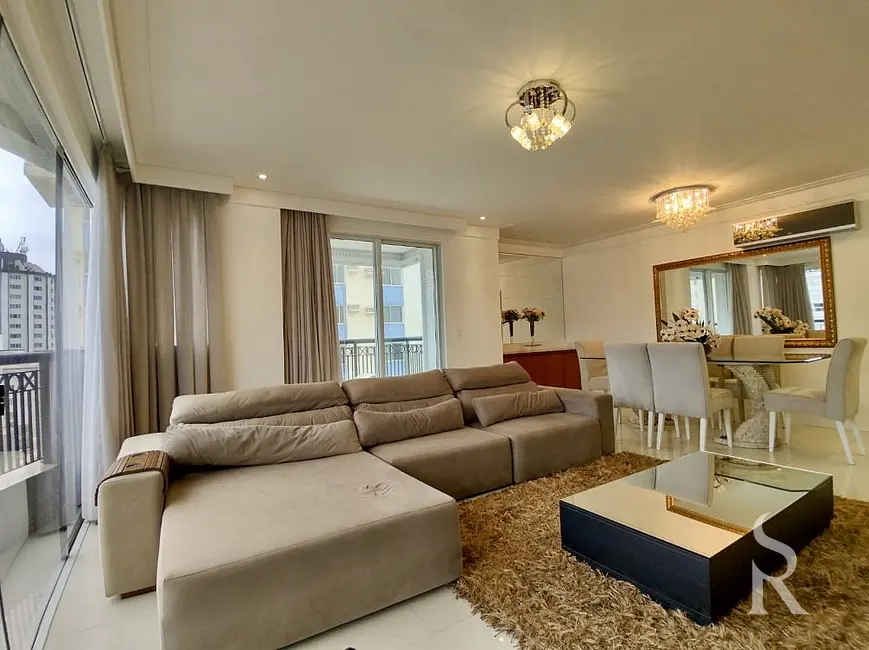 Apartamento com 3 quartos para alugar, 152m2 em Centro, Balneario Camboriu - SC - imagem 6 Foto 6 de Apartamento com 3 quartos para alugar, 152m2 em Centro, Balneario Camboriu - SC