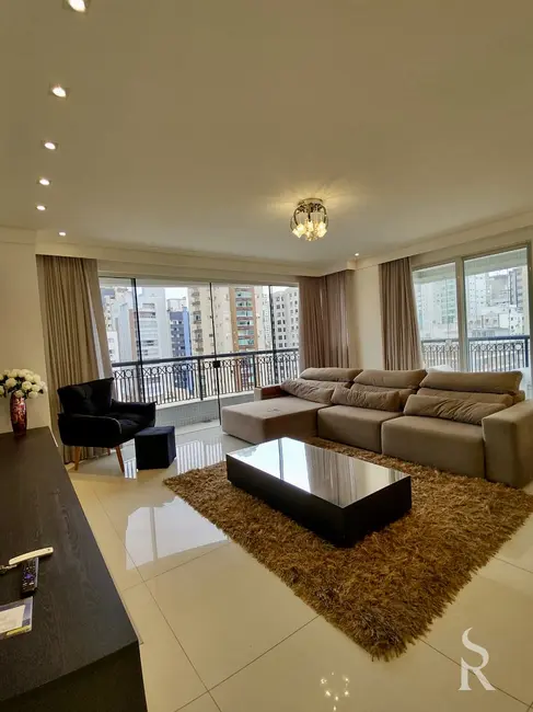 Apartamento com 3 quartos para alugar, 152m2 em Centro, Balneario Camboriu - SC - imagem 9 Foto 9 de Apartamento com 3 quartos para alugar, 152m2 em Centro, Balneario Camboriu - SC