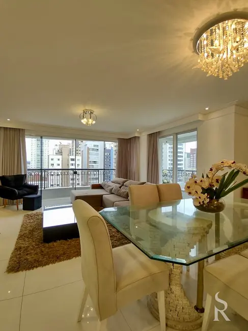 Apartamento com 3 quartos para alugar, 152m2 em Centro, Balneario Camboriu - SC - imagem 8 Foto 8 de Apartamento com 3 quartos para alugar, 152m2 em Centro, Balneario Camboriu - SC