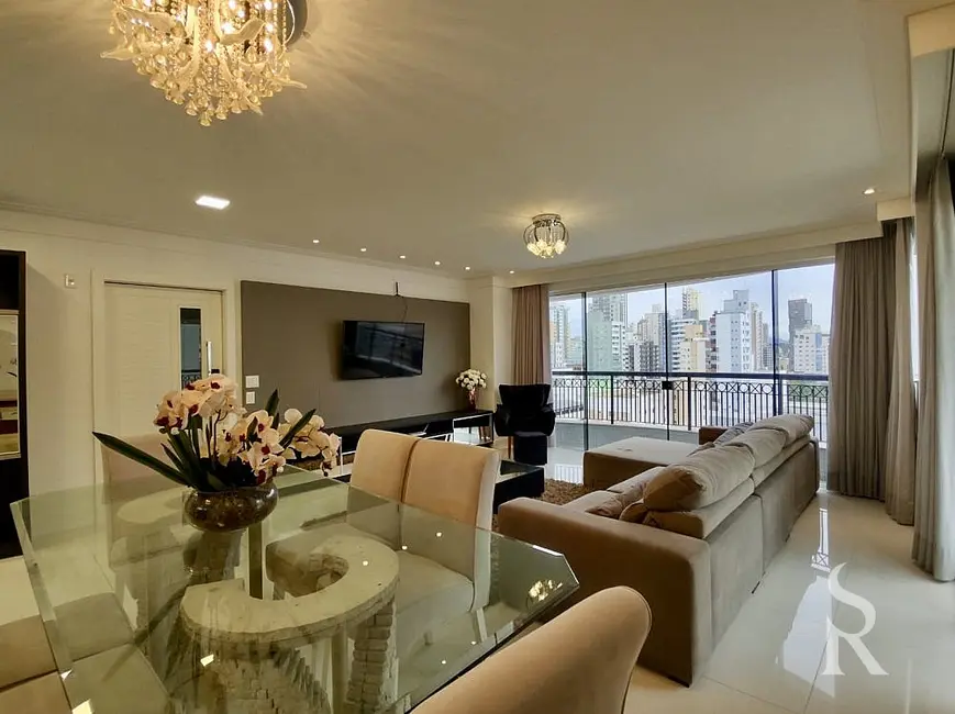 Apartamento com 3 quartos para alugar, 152m2 em Centro, Balneario Camboriu - SC - imagem 1 Foto 1 de Apartamento com 3 quartos para alugar, 152m2 em Centro, Balneario Camboriu - SC
