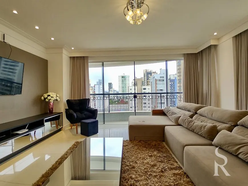 Apartamento com 3 quartos para alugar, 152m2 em Centro, Balneario Camboriu - SC - imagem 5 Foto 5 de Apartamento com 3 quartos para alugar, 152m2 em Centro, Balneario Camboriu - SC