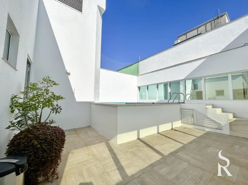Cobertura com 5 quartos para alugar, 317m2 em Pioneiros, Balneario Camboriu - SC - imagem 7 Foto 7 de Cobertura com 5 quartos para alugar, 317m2 em Pioneiros, Balneario Camboriu - SC