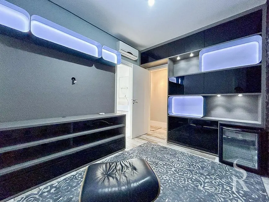 Cobertura com 5 quartos para alugar, 317m2 em Pioneiros, Balneario Camboriu - SC - imagem 8 Foto 8 de Cobertura com 5 quartos para alugar, 317m2 em Pioneiros, Balneario Camboriu - SC