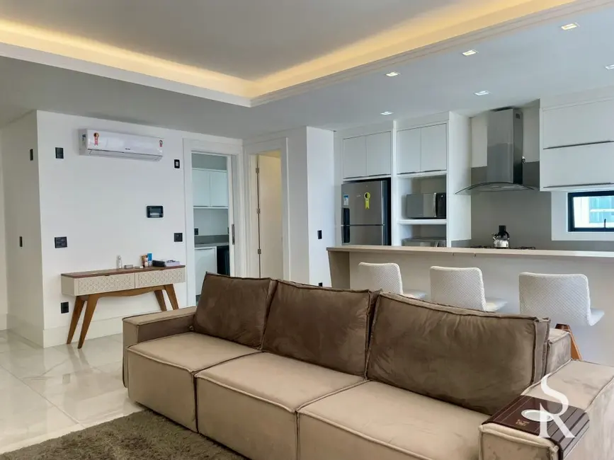 Apartamento com 3 quartos para alugar, 151m2 em Centro, Balneario Camboriu - SC - imagem 3 Foto 3 de Apartamento com 3 quartos para alugar, 151m2 em Centro, Balneario Camboriu - SC