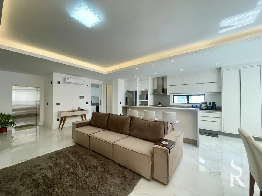 Apartamento com 3 quartos para alugar, 151m2 em Centro, Balneario Camboriu - SC - imagem 5 Foto 5 de Apartamento com 3 quartos para alugar, 151m2 em Centro, Balneario Camboriu - SC